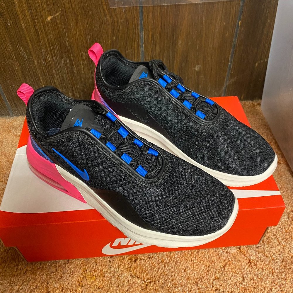 BRAND NEW Nike Air Max Motion 2